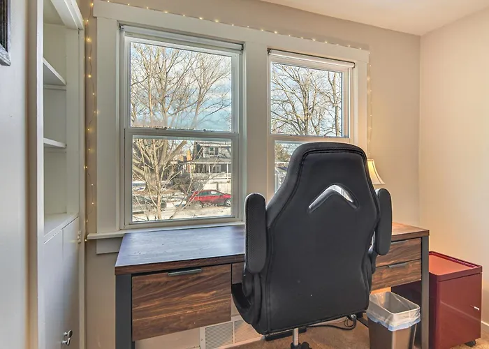 Walk To Train Station + Hot Tub! Fox River Grove