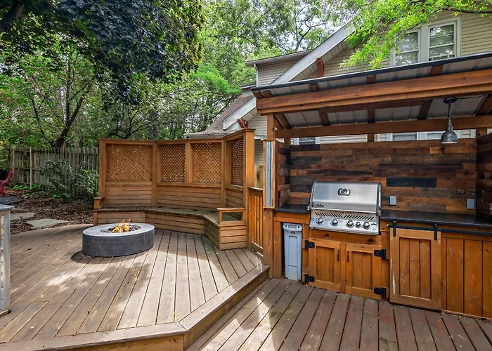 Walk To Train Station + Hot Tub! * Fox River Grove
